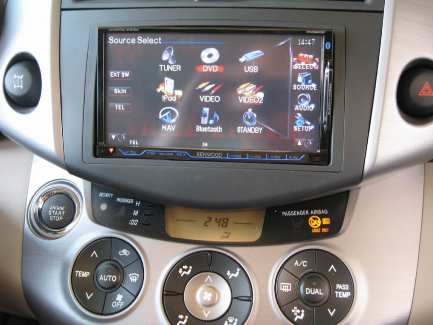 Εγκατάσταση οθόνης 2Din Kenwood σε Toyota Rav-4.