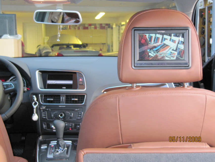 Εγκατάσταση οθονών Veba και κονσόλας PlayStation σε Audi Q5