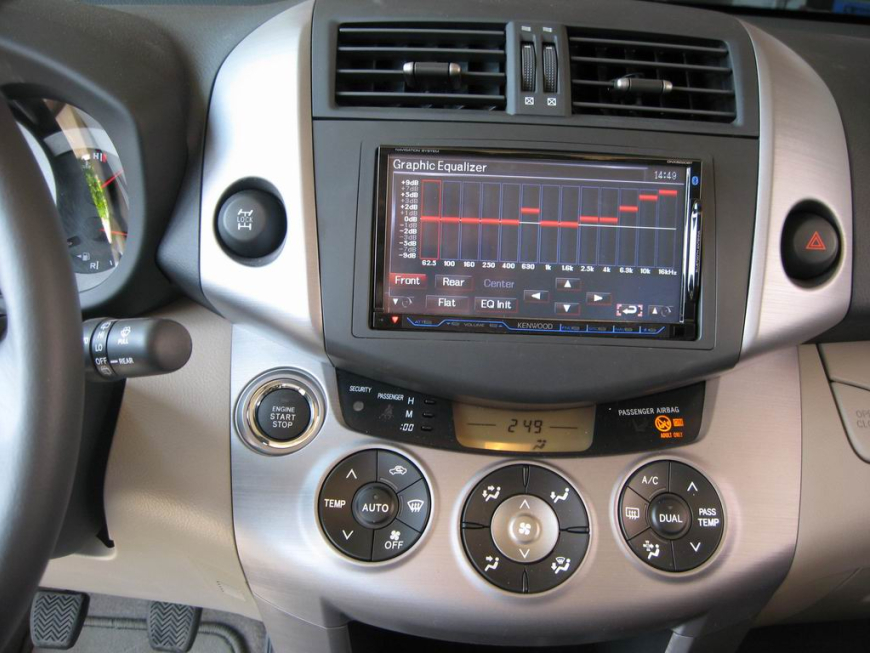 Εγκατάσταση οθόνης 2Din Kenwood σε Toyota Rav-4.