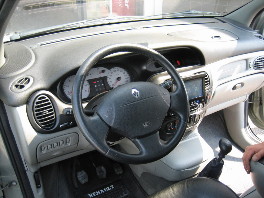 Εγκατάσταση οθόνης 1Din Pioneer & Αισθητήρων παρκαρίσματος σε Renault Scenic