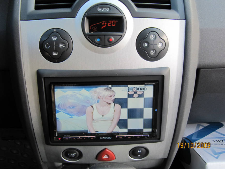 Εγκατάσταση οθόνης 2Din Kenwood σε Renault Megane