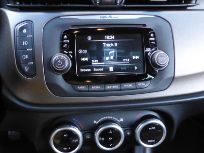 Εγκατάσταση TV Tuner, Mirrolink και Wi-Fi σε Alfa Romeo Giulietta