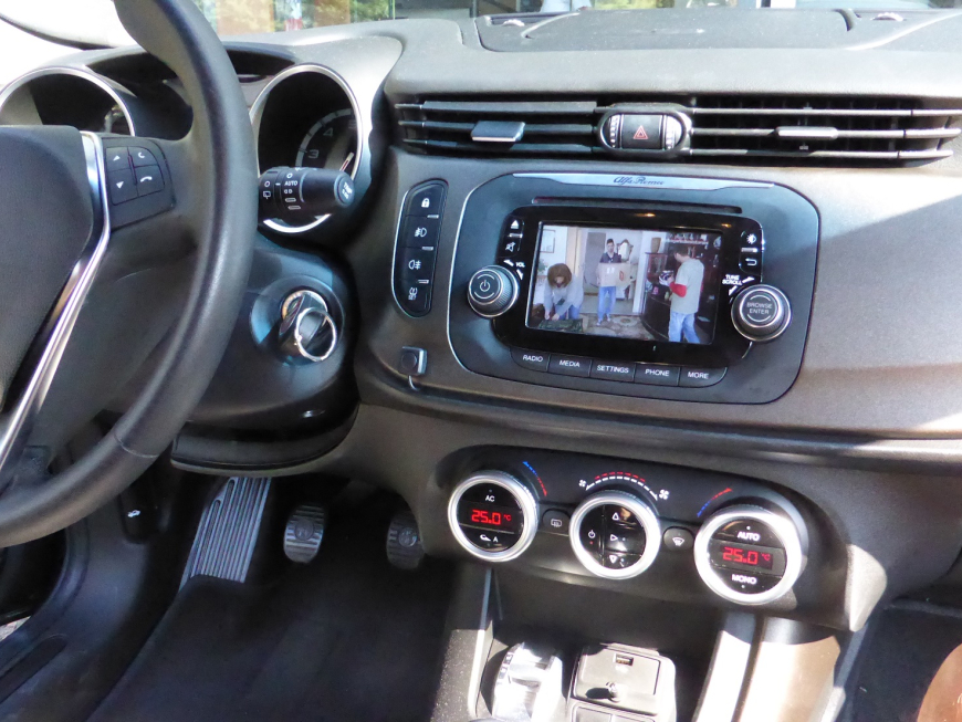 Εγκατάσταση TV Tuner, Mirrolink και Wi-Fi σε Alfa Romeo Giulietta