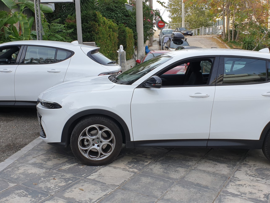 Εγκατάσταση αισθητήρων παρκαρίσματος- κάμερας οπισθοπορείας και εμπροσθοπορείας σε Alfa Romeo Tonale