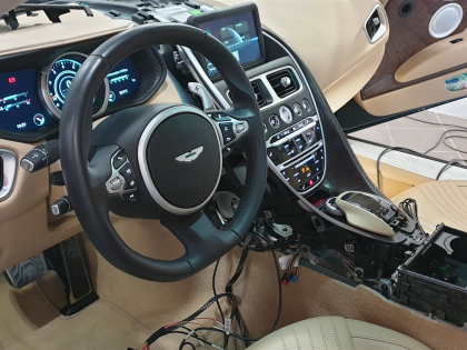 Εγκατάσταση Apple Car Play/Android Auto σε Aston Martin BD11