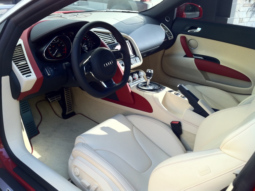 Εγκατάσταση Blinder laser Jammer και TV Tuner σε Audi R8 Spyder