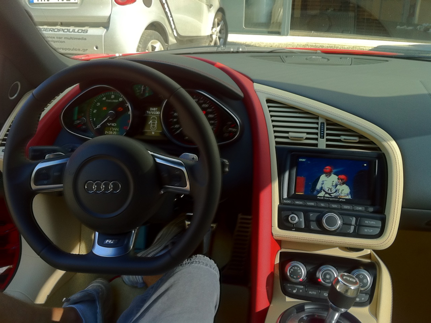 Εγκατάσταση Blinder laser Jammer και TV Tuner σε Audi R8 Spyder