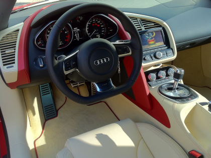Εγκατάσταση Blinder laser Jammer και TV Tuner σε Audi R8 Spyder
