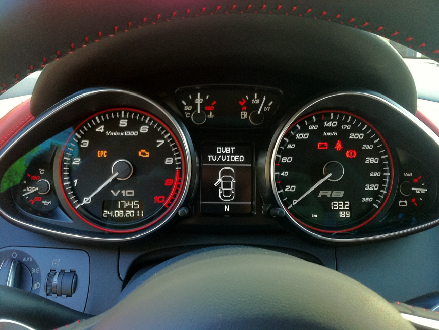 Εγκατάσταση Blinder laser Jammer και TV Tuner σε Audi R8 Spyder