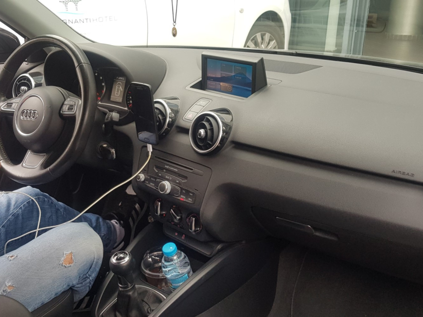 Αναβάθμιση εργοστασιακής οθόνης με Ασύρματο Wireless Apple CarPlay/Android Auto σε  Audi A1 8X