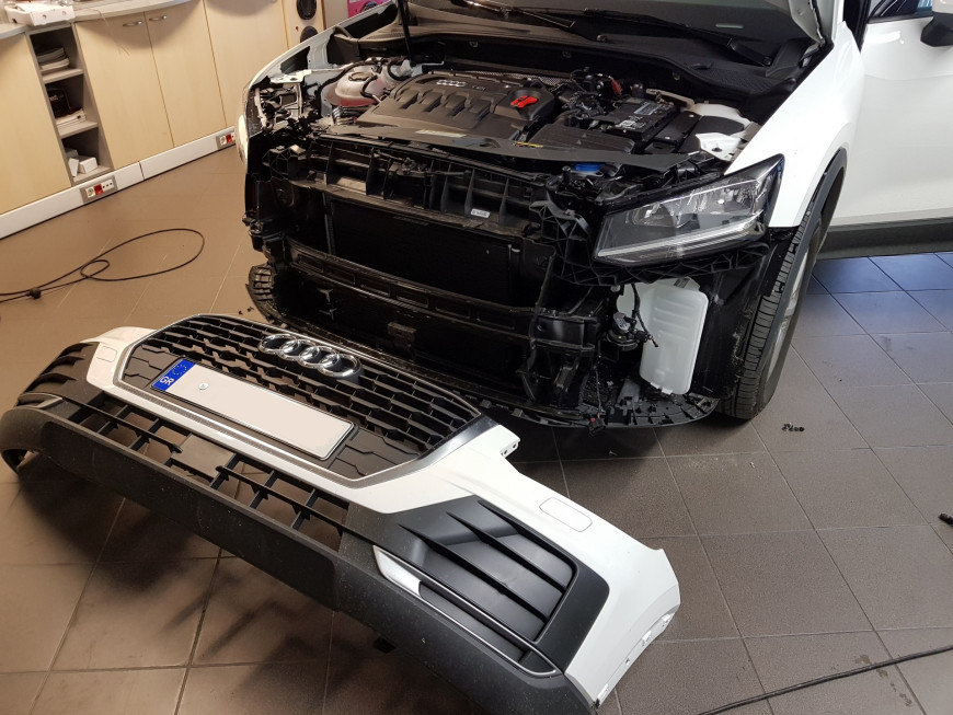 Εγκατάσταση του εργοστασιακού complete kit αισθητήρων παρκαρίσματος σε Audi Q2 του 2017