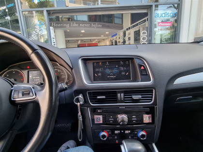 Αντικατάσταση εργοστασιακής οθόνης Concert με νέα Alpine X-703D σε Audi Q5 8R