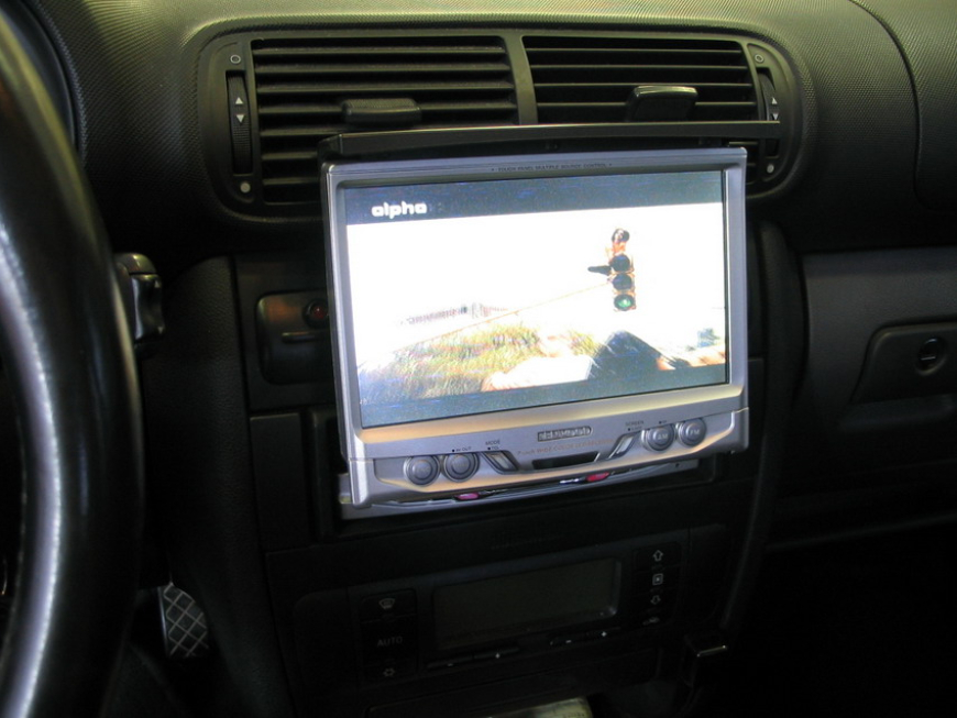 Εγκατάσταση οθόνης Kenwood KVT M700 DVD Macrom σε Seat