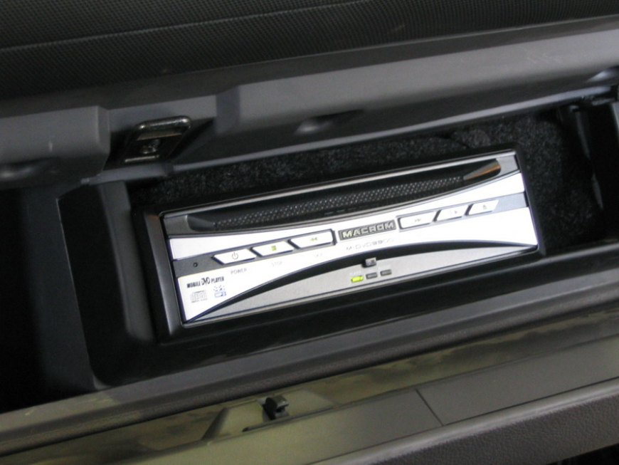 Εγκατάσταση οθόνης Kenwood KVT M700 DVD Macrom σε Seat