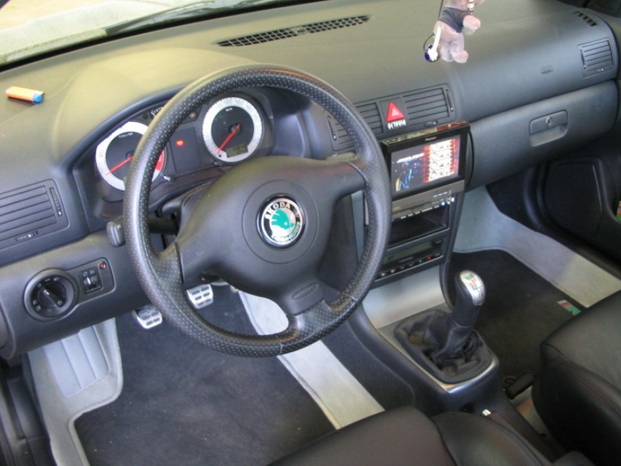 Εγκατάσταση οθόνης 1Din Pioneer σε Skoda Octavia.