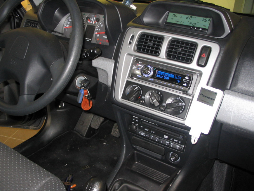 Εγκατάσταση δεύτερης πηγής Pioneer DEH-P70BT & Ipod σε Mitsubishi Pinin.