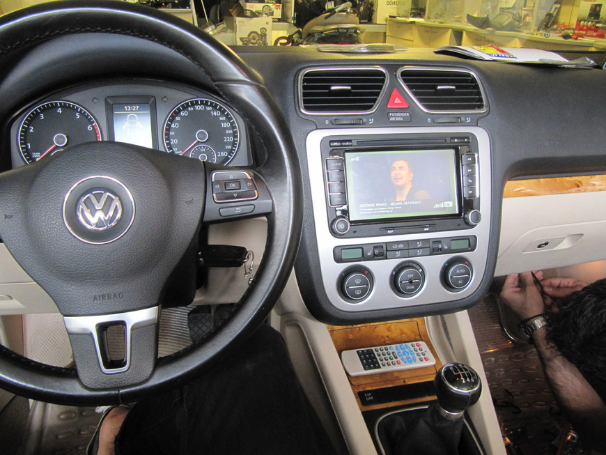 Εγκατάσταση οθόνης OEM σε VW Eos