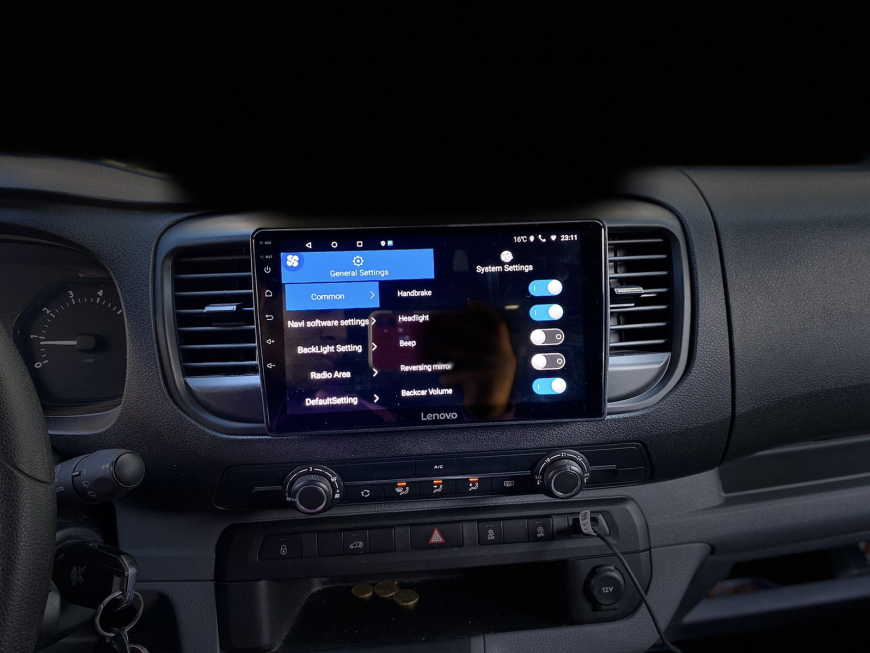 Εγκατάσταση οθόνης 2Din Lenovo και περιμετρικές κάμερες 360 σε Peugeot Expert του 2018.