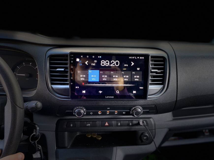 Εγκατάσταση οθόνης 2Din Lenovo και περιμετρικές κάμερες 360 σε Peugeot Expert του 2018.