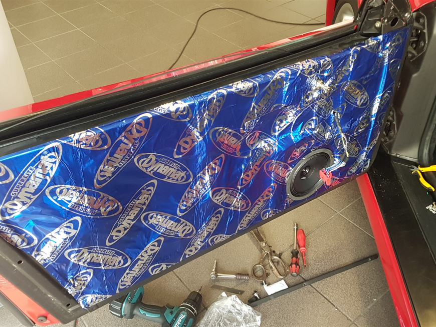 Εγκατάσταση R/CD Kenwood & Ηχείων Focal σε Ferrari F 355 Βerlinetta