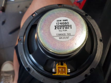 Εγκατάσταση R/CD Kenwood & Ηχείων Focal σε Ferrari F 355 Βerlinetta