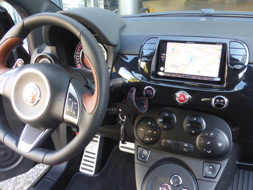 Εγκατάσταση οθόνης Pioneer σε Fiat 500L Abarth