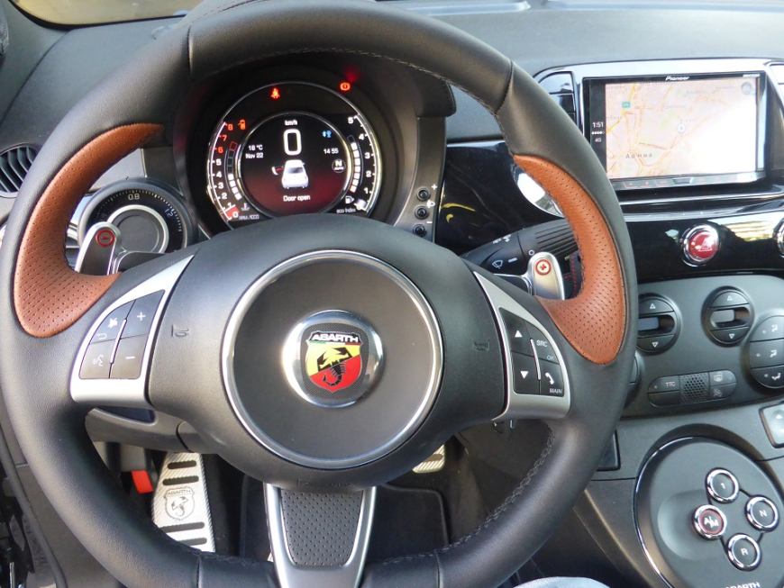 Εγκατάσταση οθόνης Pioneer σε Fiat 500L Abarth