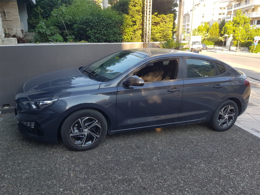 Εγκατάσταση οθόνης με Apple Car Play/Android Auto και κάμερας οπισθοπορείας σε Hyundai i30 Fastback