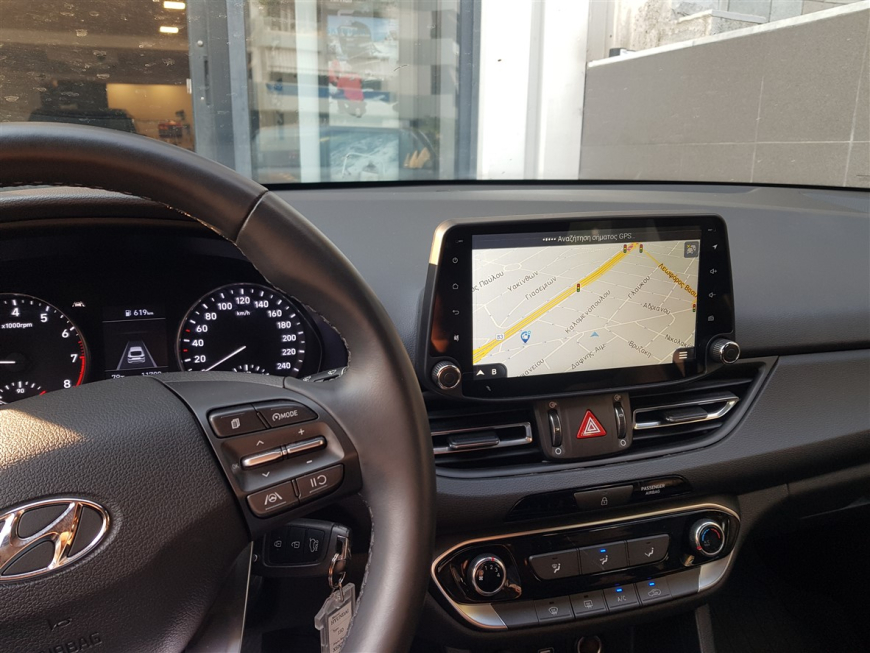 Εγκατάσταση οθόνης με Apple Car Play/Android Auto και κάμερας οπισθοπορείας σε Hyundai i30 Fastback