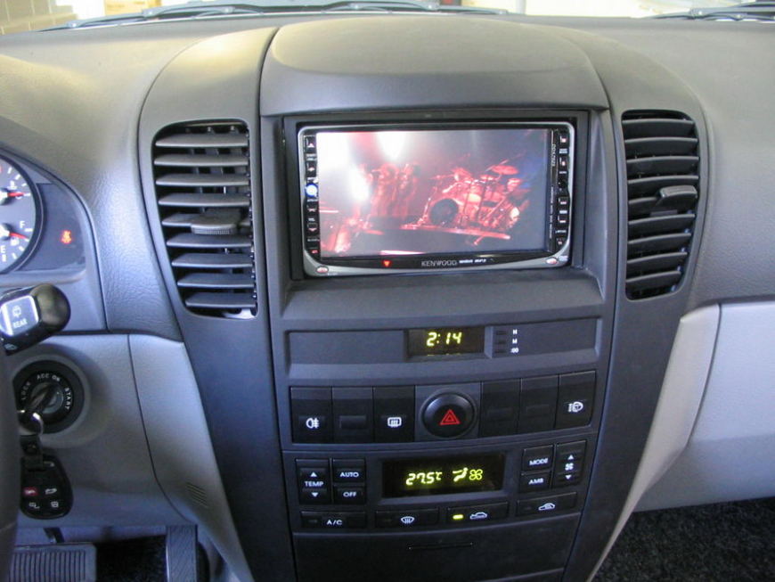 Εγκατάσταση οθόνης 2Din Kenwood και αισθητηρων παρκαρίσματος σε Kia Sorento