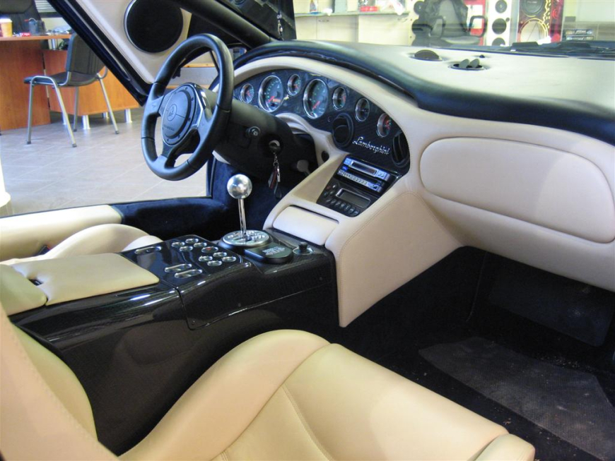 Εγκατάσταση Parking Sensors Blinder & Xenon Lights σε Lamborghini Diablo