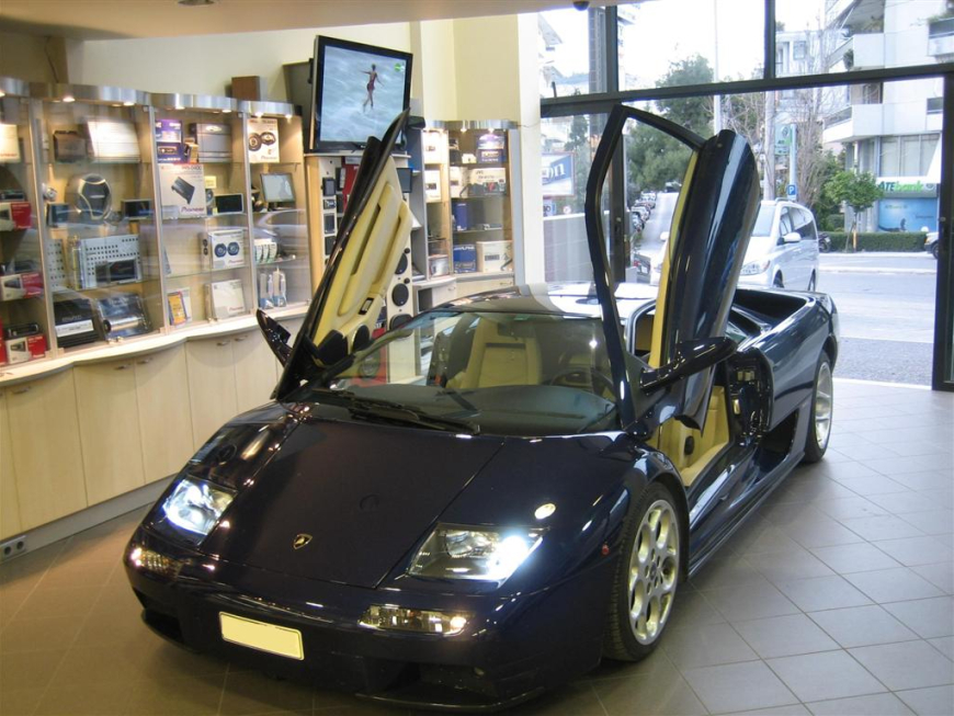 Εγκατάσταση Parking Sensors Blinder & Xenon Lights σε Lamborghini Diablo