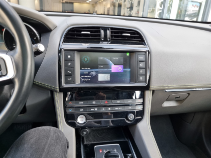 Αναβάθμιση εργοστασιακής οθόνης με Ασύρματο Wireless Apple CarPlay/Android Auto σε Jaguar F-Pace