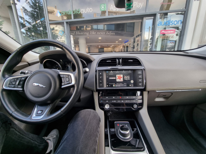 Αναβάθμιση εργοστασιακής οθόνης με Ασύρματο Wireless Apple CarPlay/Android Auto σε Jaguar F-Pace