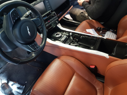 Αναβάθμιση εργοστασιακής οθόνης με Ασύρματο Wireless Apple CarPlay/Android Auto σε Jaguar XE