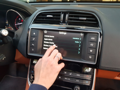 Αναβάθμιση εργοστασιακής οθόνης με Ασύρματο Wireless Apple CarPlay/Android Auto σε Jaguar XE