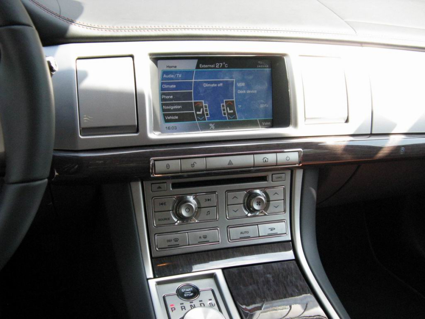 Εγκατάσταση 2DIN Pioneer Οθόνης & Boa Blinder σε Jaguar XF