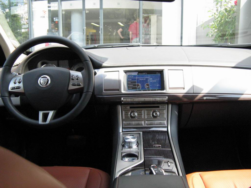 Εγκατάσταση 2DIN Pioneer Οθόνης & Boa Blinder σε Jaguar XF