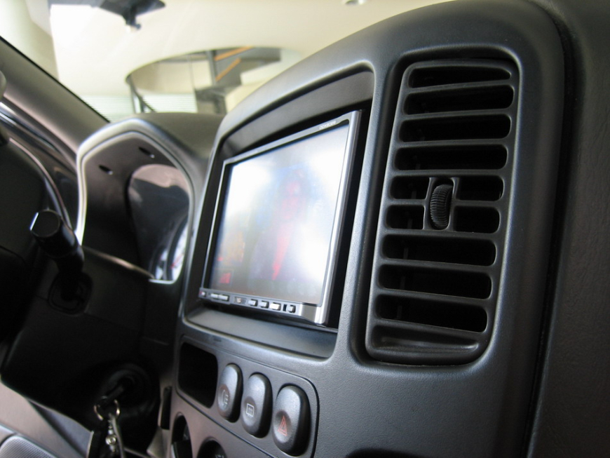 Εγκατάσταση οθόνης 2Din Kenwood σε Ford Maverick