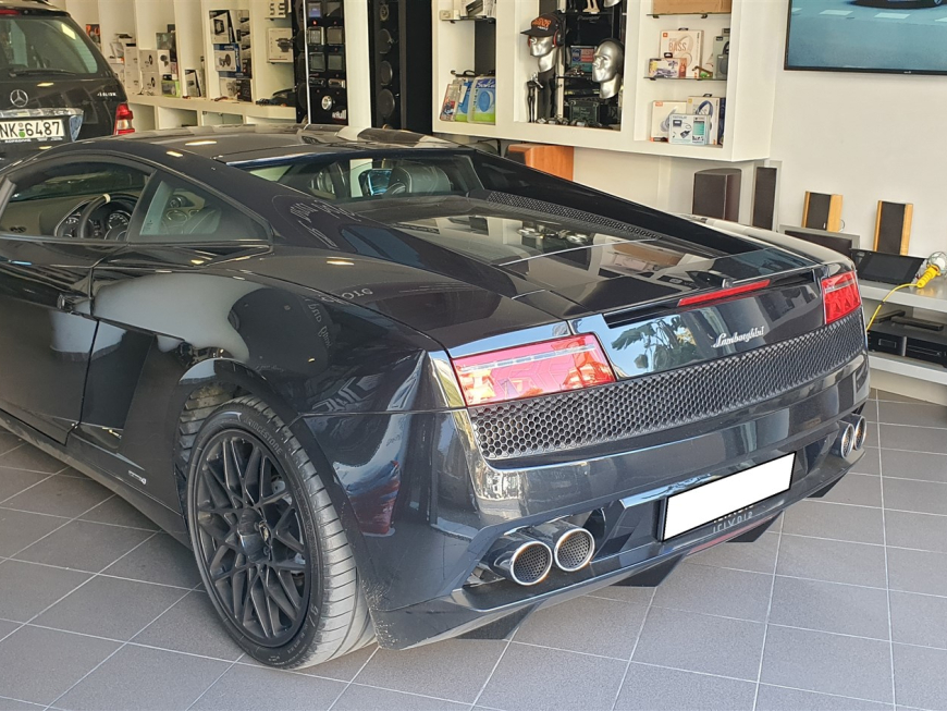 Εγκατάσταση Bluetooth-Audio Streaming & Parking sensors σε Lamborghini Gallardo