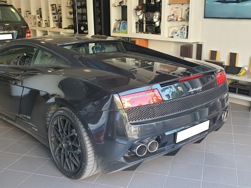 Εγκατάσταση Bluetooth-Audio Streaming & Parking sensors σε Lamborghini Gallardo