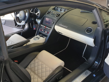 Εγκατάσταση Bluetooth-Audio Streaming & Parking sensors σε Lamborghini Gallardo