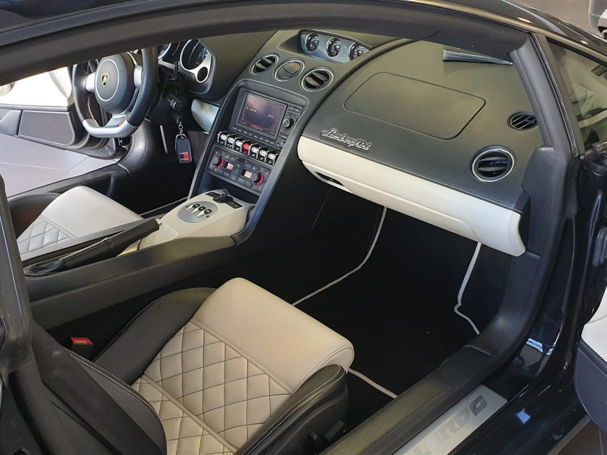 Εγκατάσταση Bluetooth-Audio Streaming & Parking sensors σε Lamborghini Gallardo