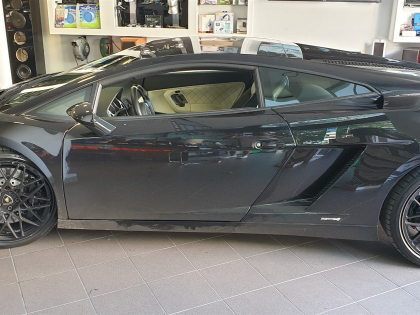 Εγκατάσταση Bluetooth-Audio Streaming & Parking sensors σε Lamborghini Gallardo