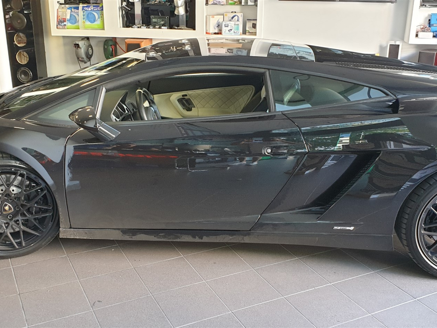 Εγκατάσταση Bluetooth-Audio Streaming & Parking sensors σε Lamborghini Gallardo