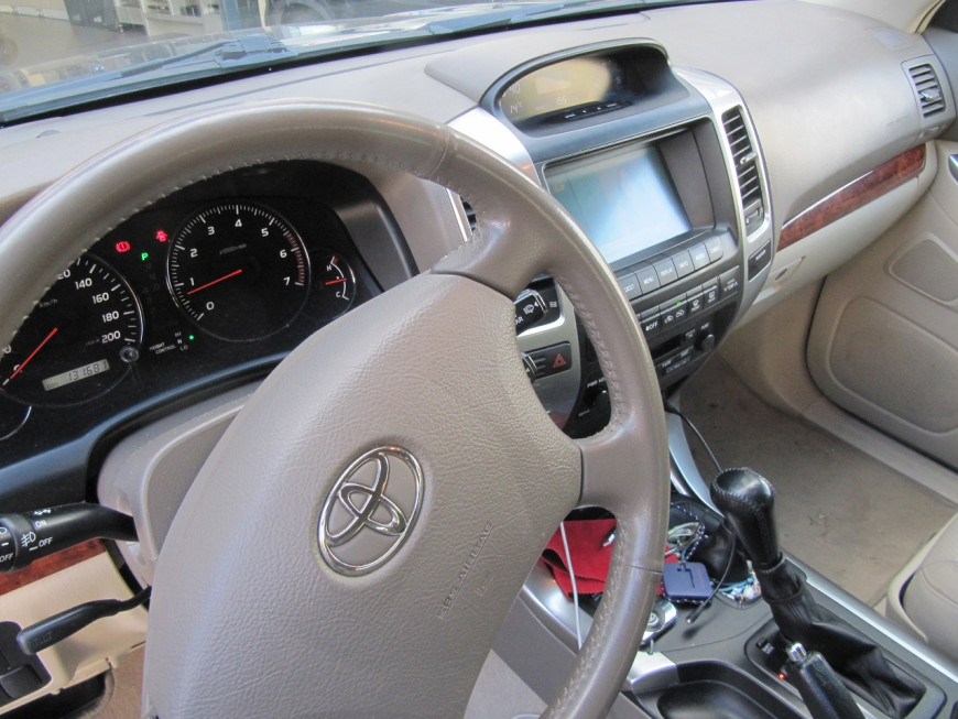 Αναβάθμιση εργοστασιακής οθόνης σε Toyota Land Cruiser 