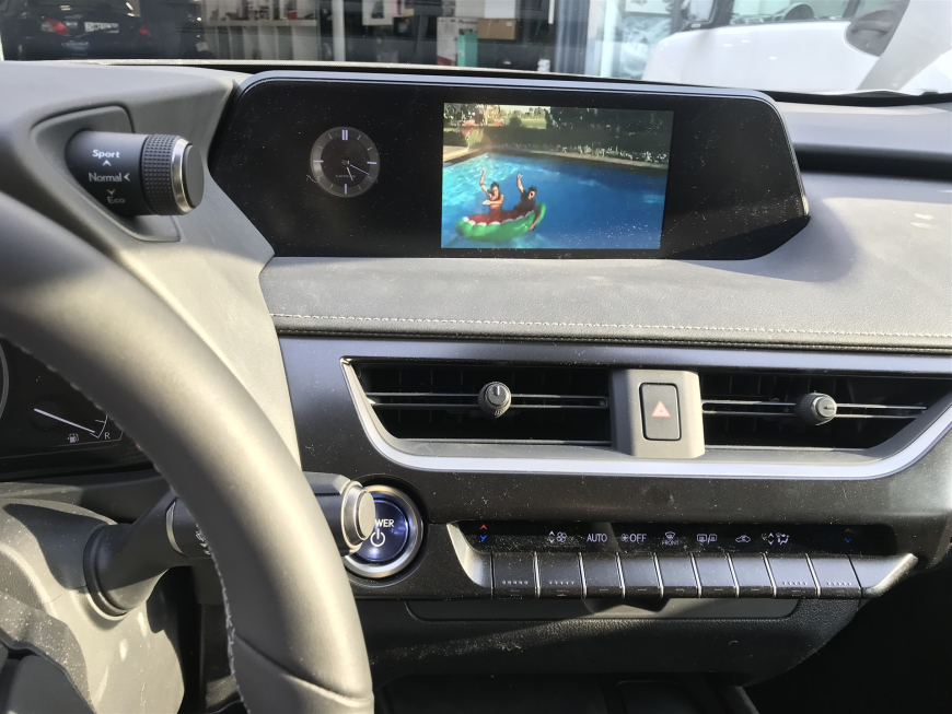 Εγκατάσταση Interface σε εργοστασιακή οθόνη του Lexus UX 250 Hybrid