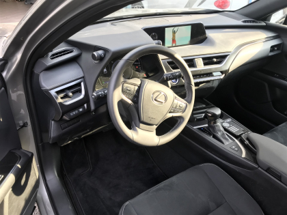 Εγκατάσταση Interface σε εργοστασιακή οθόνη του Lexus UX 250 Hybrid