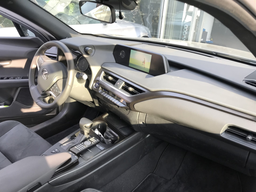 Εγκατάσταση Interface σε εργοστασιακή οθόνη του Lexus UX 250 Hybrid