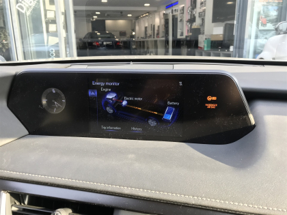 Εγκατάσταση Interface σε εργοστασιακή οθόνη του Lexus UX 250 Hybrid